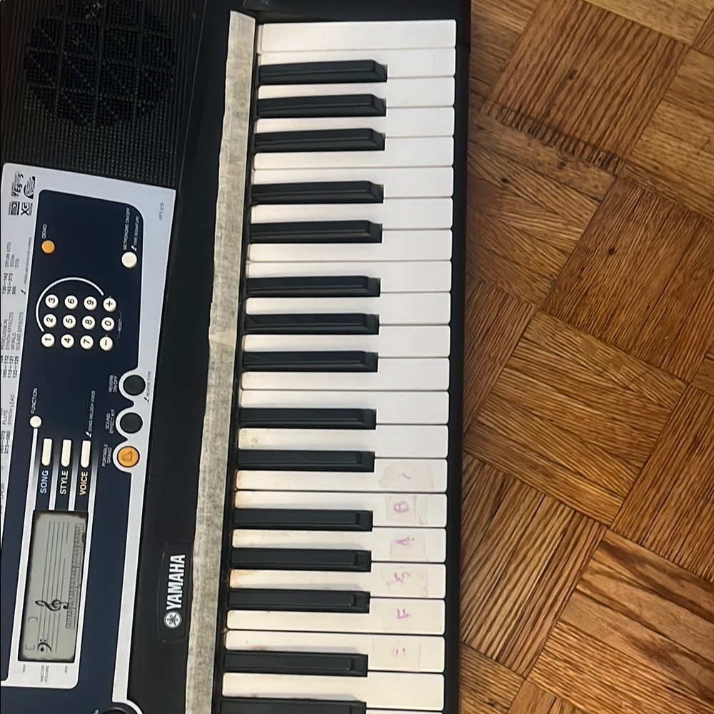 Yamaha Black and White 49-Key Synthesizer